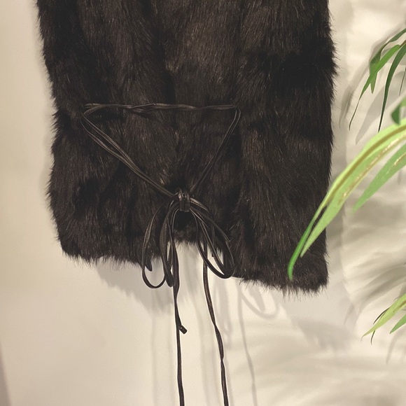 Guess Faux Fur Vest - Picture 4 of 4